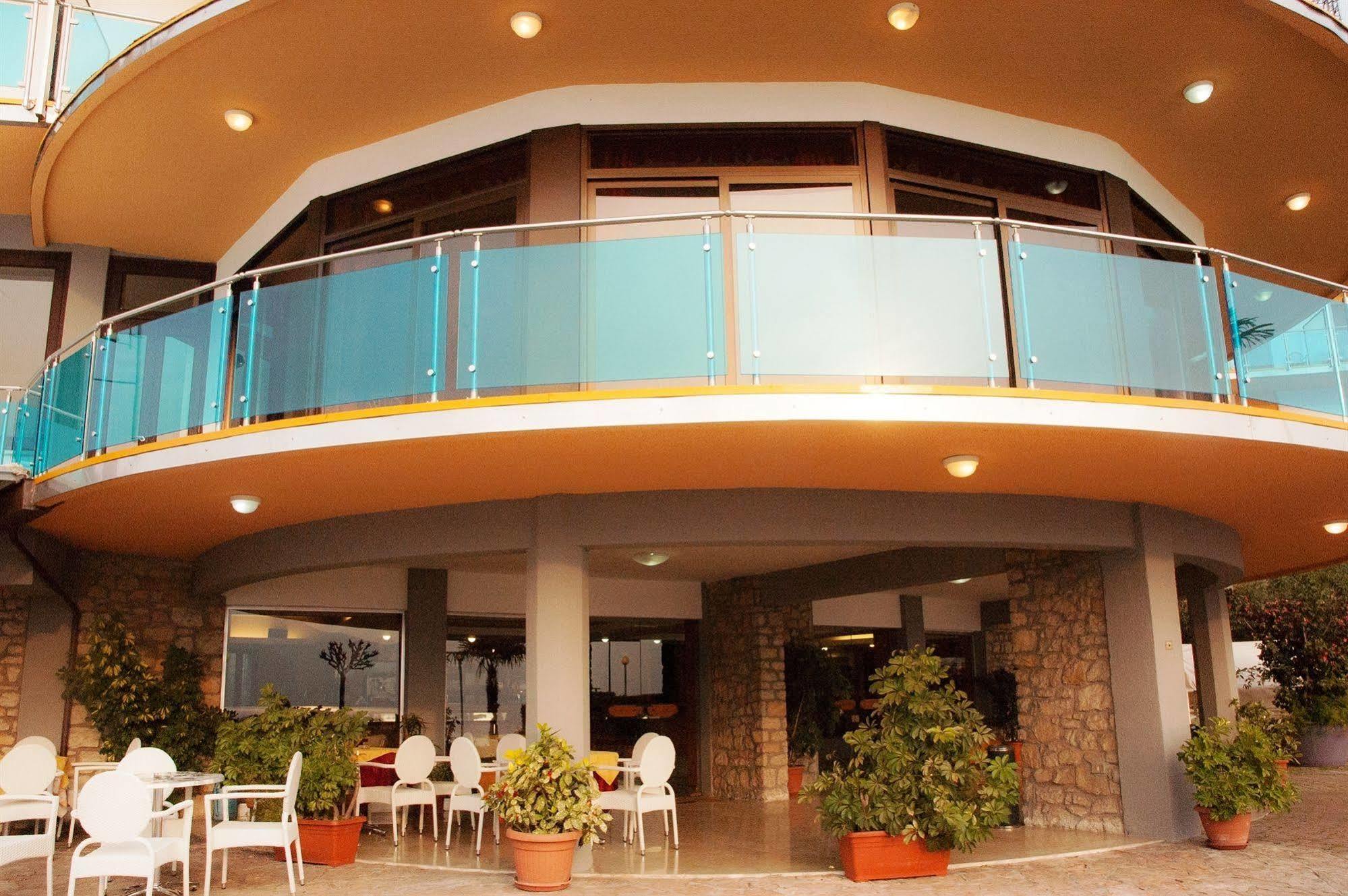 Hotel Caribe - Garda Lake Collection Brenzone sul Garda Esterno foto
