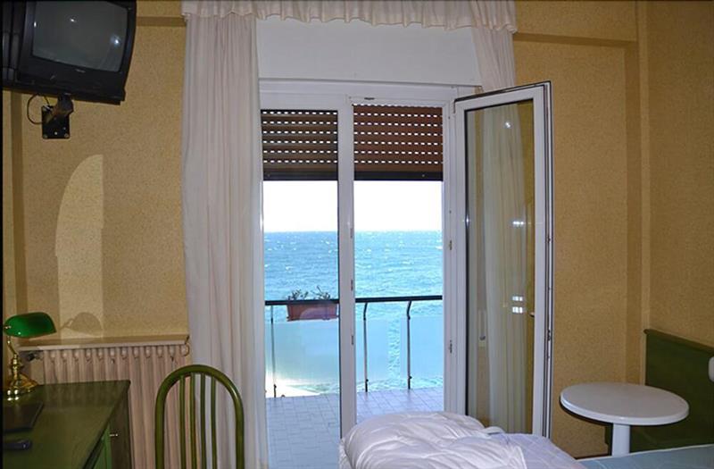 Hotel Caribe - Garda Lake Collection Brenzone sul Garda Esterno foto